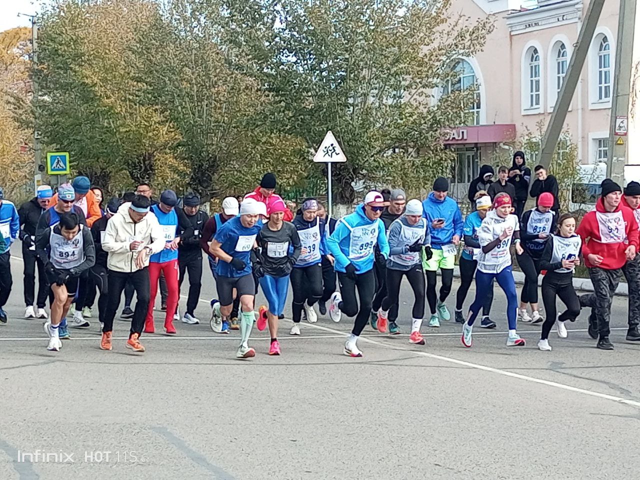 5 октября в городе Кяхта прошел Кяхтинский полумарафон, посвященный памяти Рекордсмена мира, Чемпиона Европы, 3-х кратного Чемпиона СССР в марафонском беге Сергею Попову.