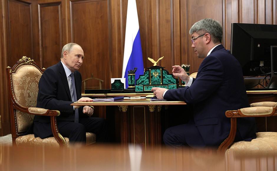 «По инвестициям хорошо идёте»: Владимир Путин на встрече с Главой Бурятии.
