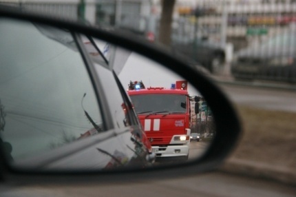 Уступите дорогу пожарному автомобилю!.