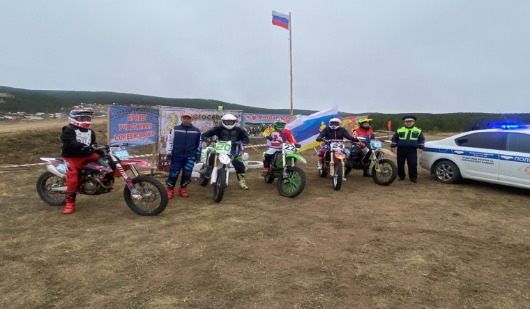 Автоинспекторы Кяхтинского района провели профилактические беседы с участниками и зрителями соревнований по мотокроссу. Автоинспекторы Кяхтинского района провели профилактические беседы с участниками и зрителями соревнований по мотокроссу.